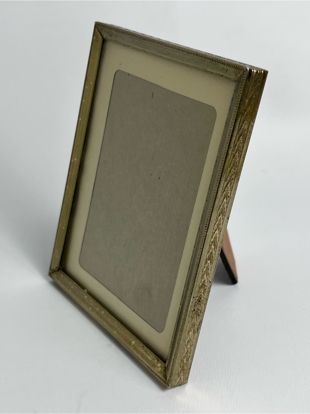VTG 4 x 5 Gold Tone Metal Brass Ornate Tabletop Picture Frame Textured Edges